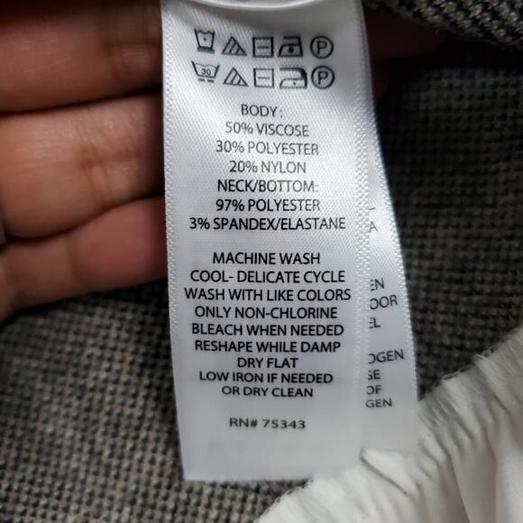 Tahari Women’s Long Sleeve Plaid Layered Tan Sweater Size Medium Preppy - Picture 9 of 10